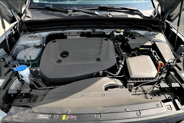 Photo of 2025 Metallic Volvo XC40