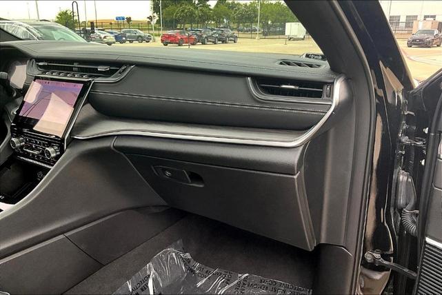 Photo of 2022 Diamond Black Jeep Grand Cherokee