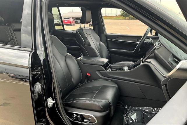 Photo of 2022 Diamond Black Jeep Grand Cherokee
