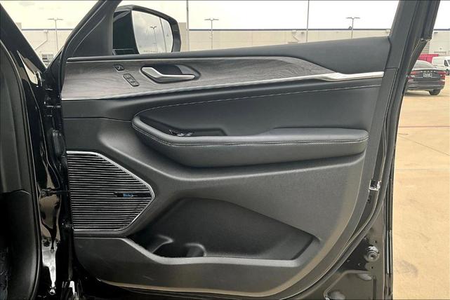 Photo of 2022 Diamond Black Jeep Grand Cherokee