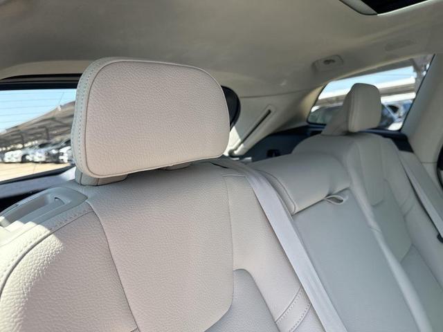 Photo of 2025 Crystal White Volvo XC60 Plug-In Hybrid