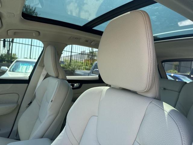 Photo of 2025 Crystal White Volvo XC60 Plug-In Hybrid