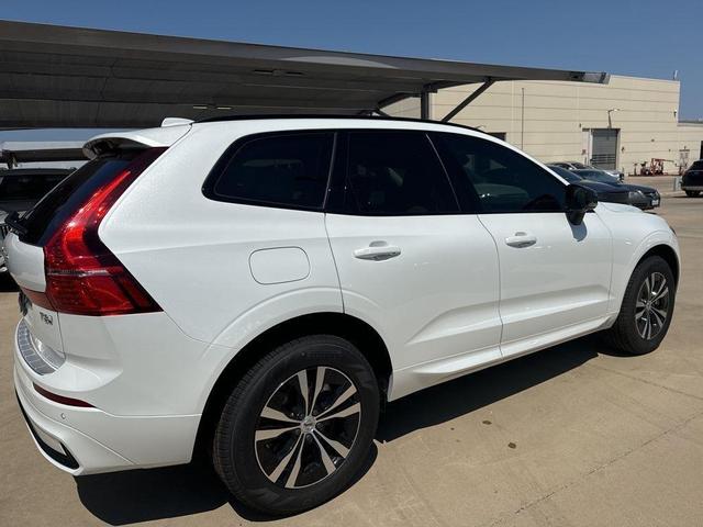 Photo of 2025 Crystal White Volvo XC60 Plug-In Hybrid