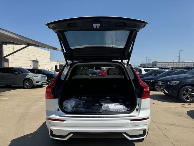 Photo of 2025 Crystal White Volvo XC60 Plug-In Hybrid