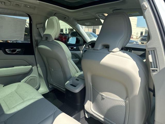Photo of 2025 Crystal White Volvo XC60 Plug-In Hybrid