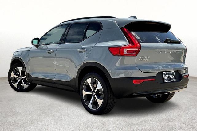 Photo of 2026 Metallic Volvo XC40