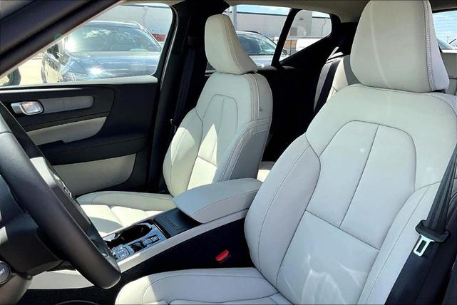 Photo of 2026 Metallic Volvo XC40