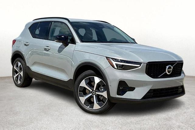 Photo of 2026 Metallic Volvo XC40