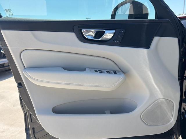 Photo of 2025 Onyx Black Metallic Volvo XC60 Plug-In Hybrid