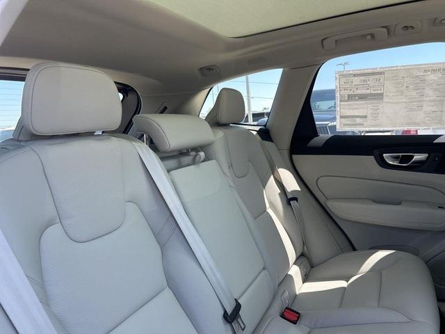 Photo of 2025 Onyx Black Metallic Volvo XC60 Plug-In Hybrid