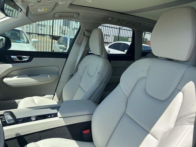 Photo of 2025 Onyx Black Metallic Volvo XC60 Plug-In Hybrid