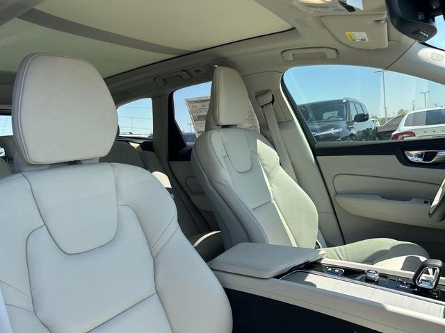 Photo of 2025 Onyx Black Metallic Volvo XC60 Plug-In Hybrid