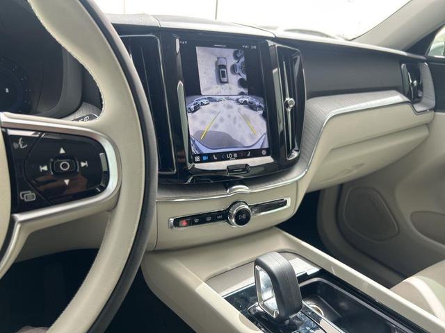 Photo of 2025 Metallic Volvo XC60