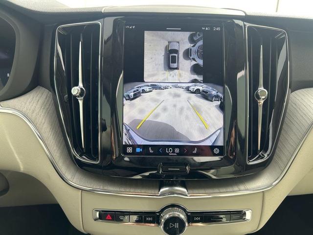 Photo of 2025 Metallic Volvo XC60