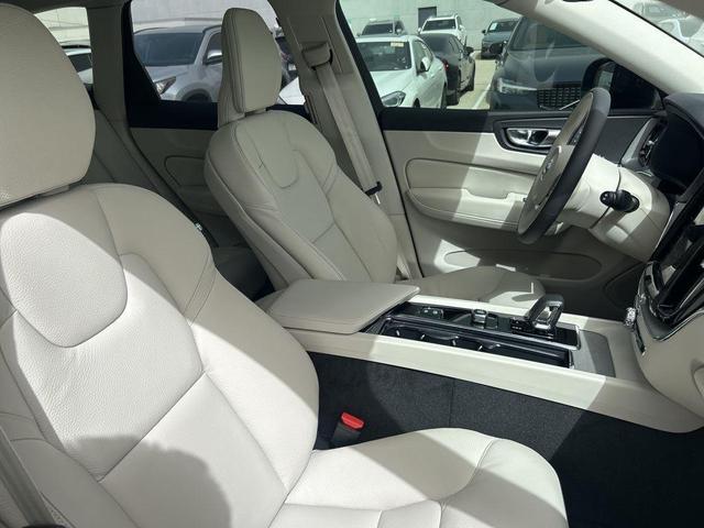 Photo of 2025 Metallic Volvo XC60