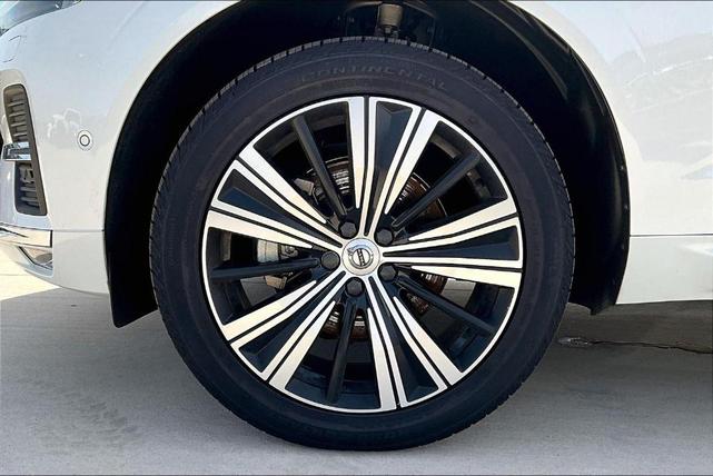 Photo of 2023 Crystal White Metallic Volvo XC60
