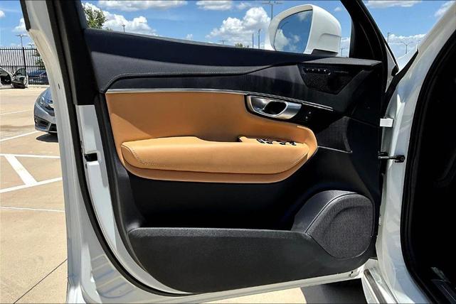 Photo of 2024 Crystal White Metallic Volvo XC90 Recharge Plug-In Hybrid