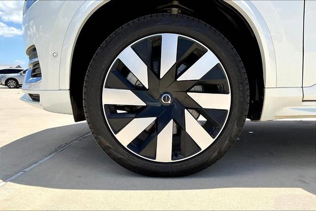 Photo of 2024 Crystal White Metallic Volvo XC90 Recharge Plug-In Hybrid