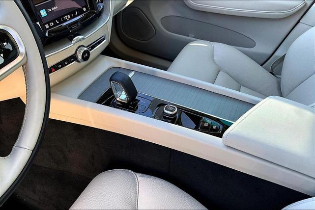 Photo of 2025 Denim Blue Metallic Volvo XC60