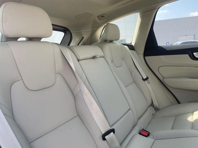 Photo of 2025 Onyx Black Metallic Volvo XC60