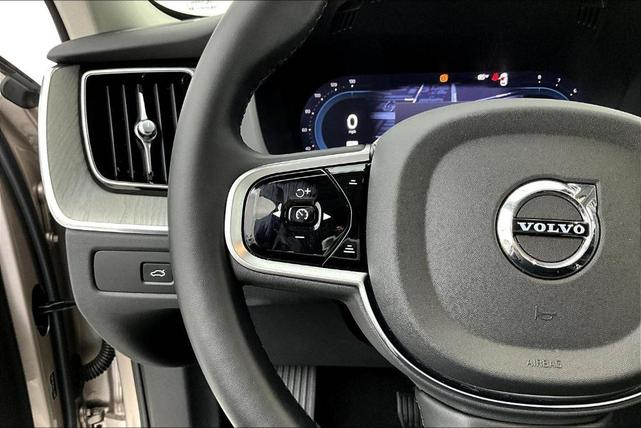 Photo of 2025 Bright Volvo XC60