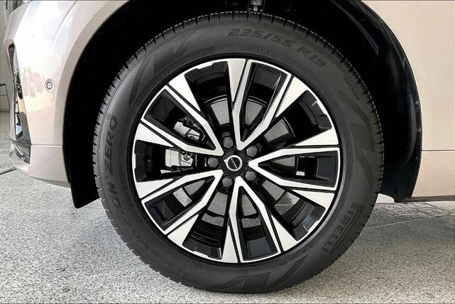 Photo of 2025 Bright Volvo XC60