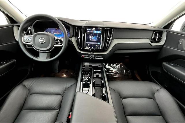 Photo of 2025 Bright Volvo XC60