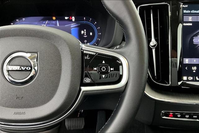 Photo of 2025 Bright Volvo XC60