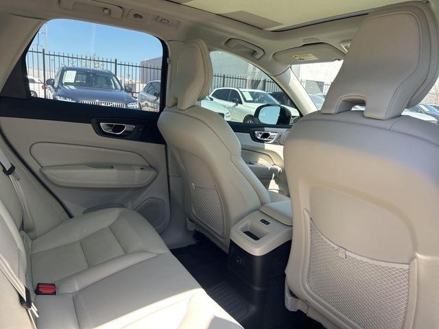 Photo of 2025 Bright Volvo XC60 Plug-In Hybrid