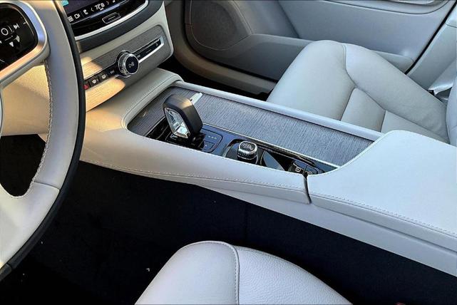 Photo of 2025 Silver Volvo XC90