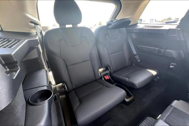 Photo of 2024 Platinum Grey Metallic Volvo XC90 Recharge Plug-In Hybrid
