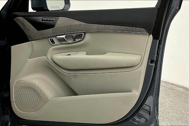 Photo of 2022 Gray Volvo XC90 Recharge Plug-In Hybrid