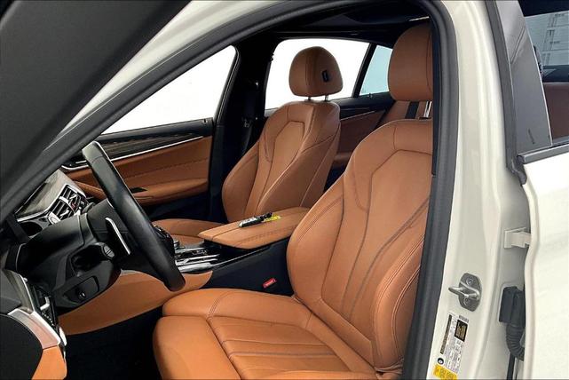 Photo of 2022 Alpine White BMW 540