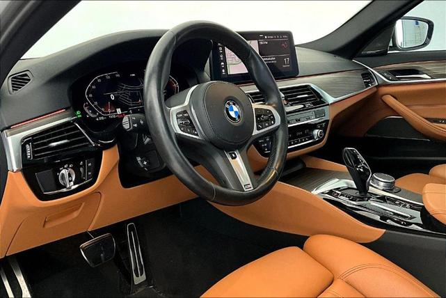 Photo of 2022 Alpine White BMW 540