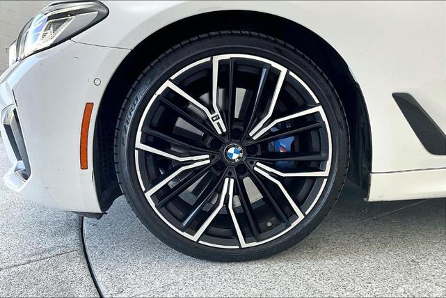 Photo of 2022 Alpine White BMW 540