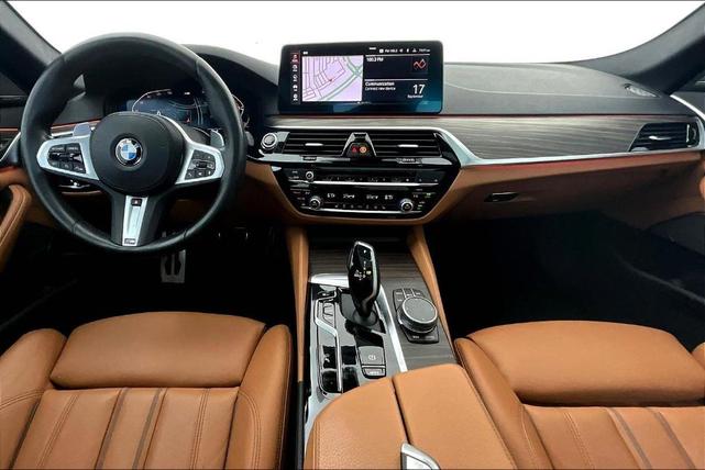 Photo of 2022 Alpine White BMW 540