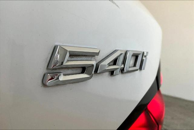 Photo of 2022 Alpine White BMW 540
