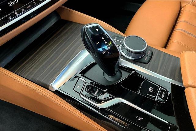 Photo of 2022 Alpine White BMW 540