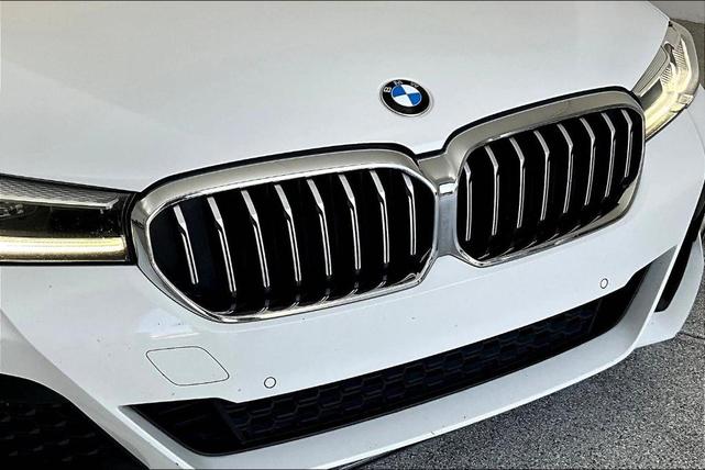 Photo of 2022 Alpine White BMW 540
