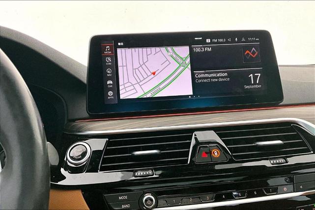 Photo of 2022 Alpine White BMW 540
