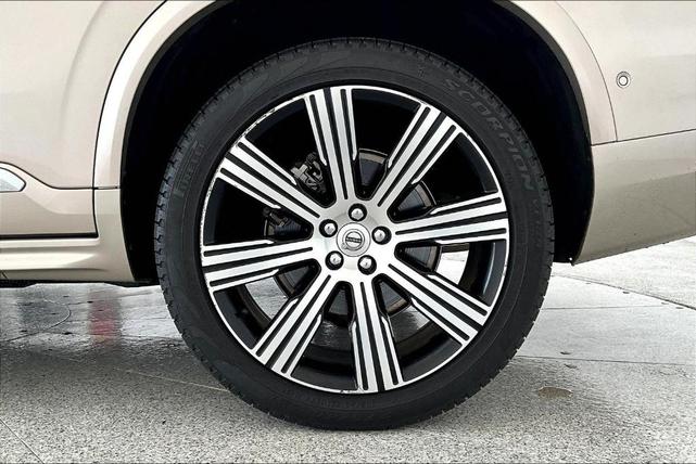 Photo of 2023 Bright Volvo XC90