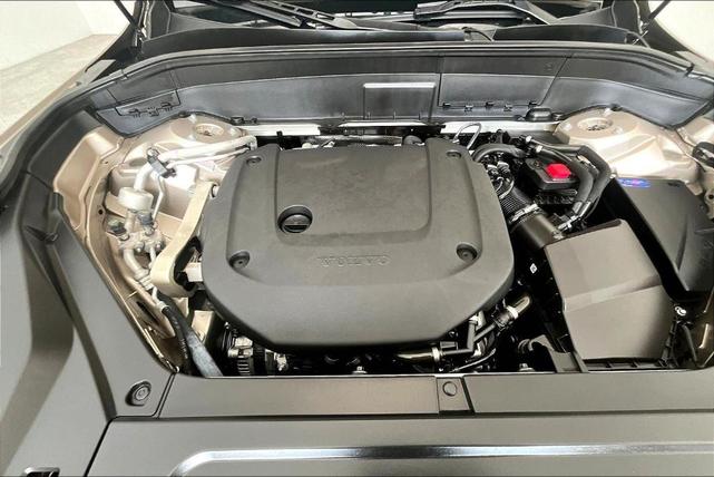 Photo of 2023 Bright Volvo XC90