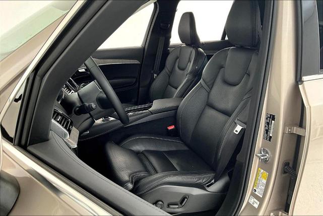 Photo of 2023 Bright Volvo XC90
