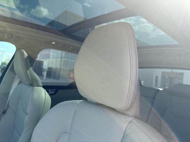 Photo of 2025 Onyx Black Volvo XC60 Plug-In Hybrid