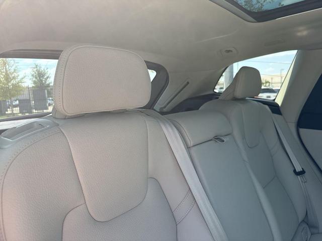 Photo of 2025 Onyx Black Volvo XC60 Plug-In Hybrid