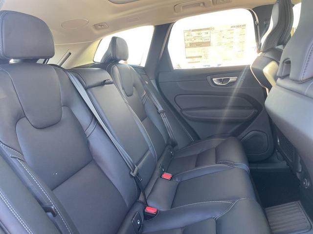 Photo of 2025 Crystal White Volvo XC60 Plug-In Hybrid