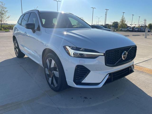 Photo of 2025 Crystal White Volvo XC60 Plug-In Hybrid