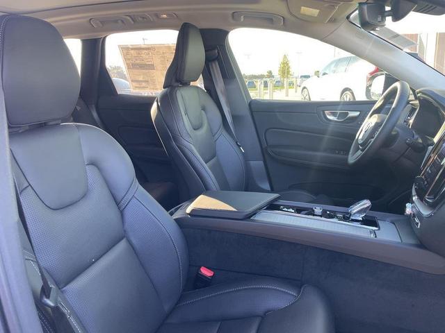 Photo of 2025 Crystal White Volvo XC60 Plug-In Hybrid