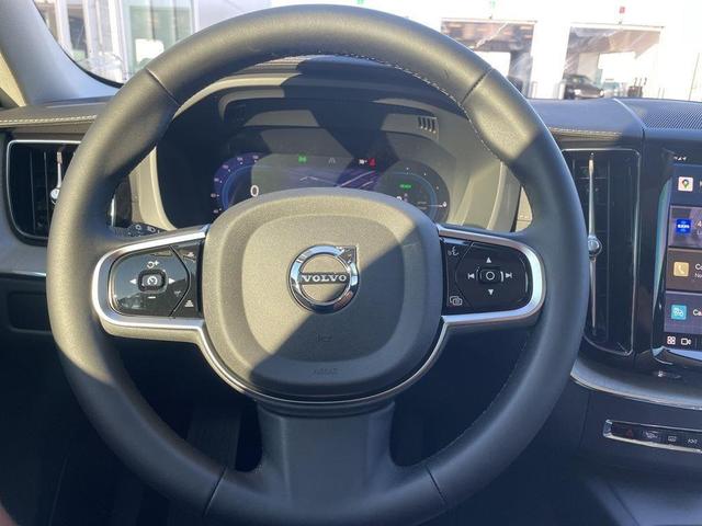 Photo of 2025 Crystal White Volvo XC60 Plug-In Hybrid