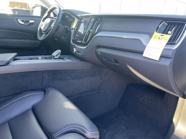 Photo of 2025 Crystal White Volvo XC60 Plug-In Hybrid